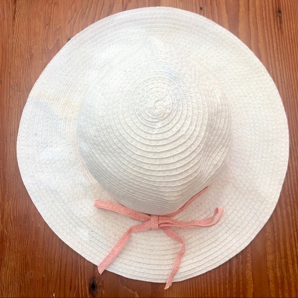 Cute White Hat 🎀 - Picture 2 of 10